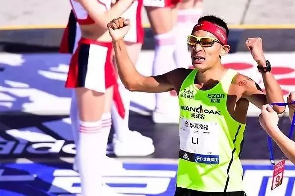 马拉松中国最好成绩_中国国内马拉松成绩_马拉松国内纪录