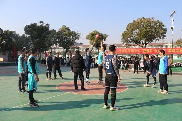 3人篮球攻防转换规则_篮球攻防转换是什么意思_篮球攻防转换训练教学