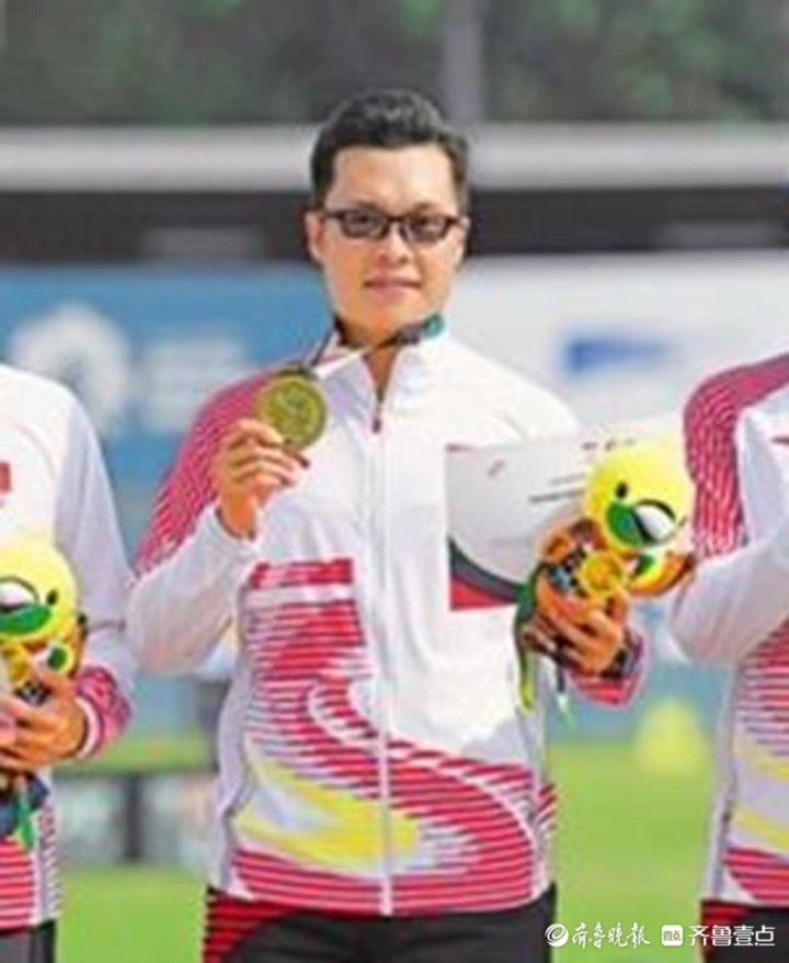 武汉击剑比赛_武汉十一届运动会击剑冠军_2021武汉击剑公开赛