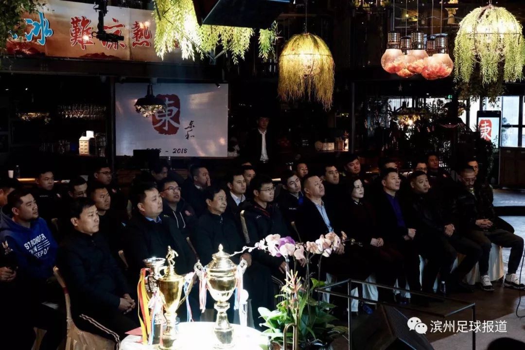 一八年足球世界冠军_18年足球赛冠军是哪个国家_谁能拿2018足球冠军