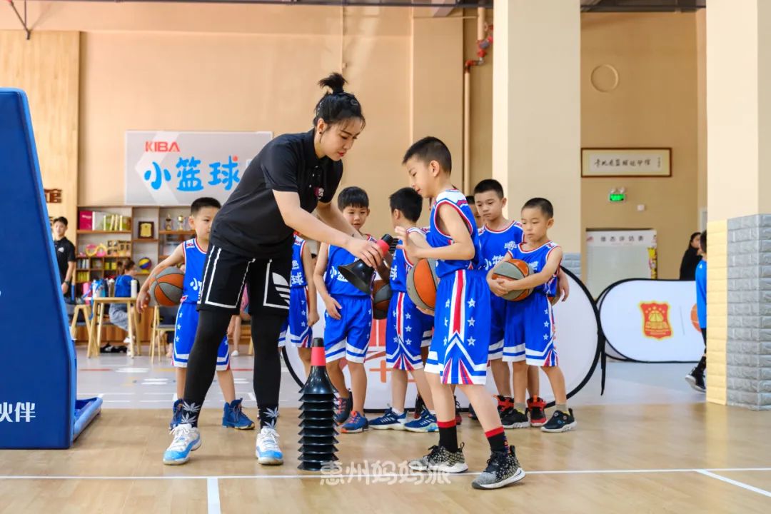 少儿篮球场效果图_少儿篮球场地规则要求图片_少儿篮球场地尺寸图