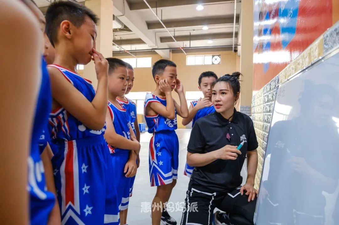 少儿篮球场地尺寸图_少儿篮球场效果图_少儿篮球场地规则要求图片