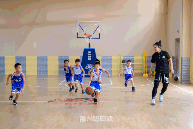 少儿篮球场地规则要求图片_少儿篮球场地尺寸图_少儿篮球场效果图