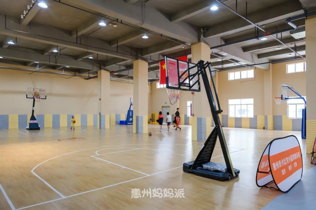 少儿篮球场地规则要求图片_少儿篮球场效果图_少儿篮球场地尺寸图