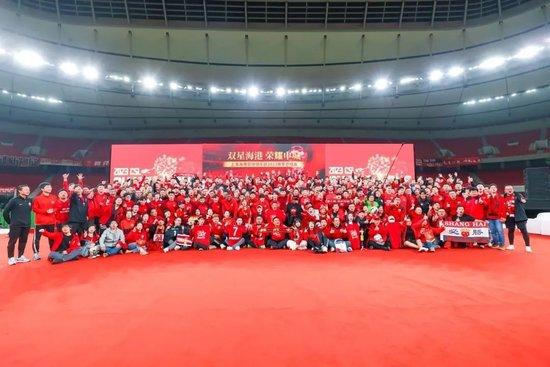 上海海港足球俱乐部拿过冠军吗_上海海港足球队_上海海港足球俱乐部队员