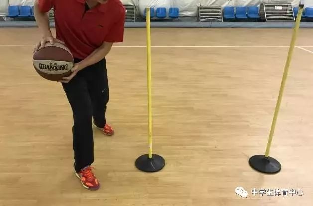 点球篮球规则犯规打几次_打篮球犯规点球规则_篮球点球的规则
