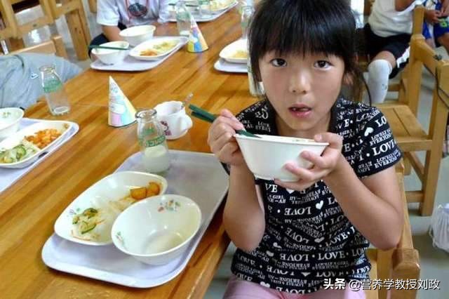 营养餐中央厨房_央厨营养餐意义_中央厨房营养标准菜单